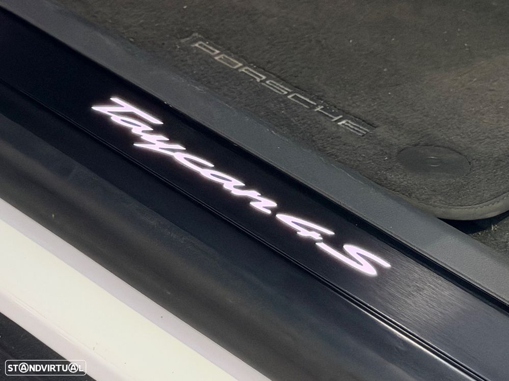 Porsche Taycan 4S - 17