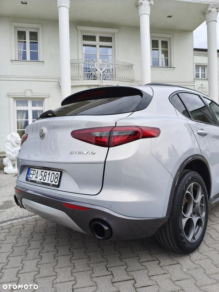 Alfa Romeo Stelvio 2.0 Turbo 16V AT8-Q4 Ti - 18