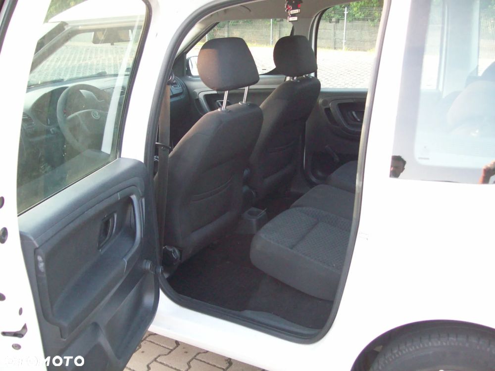 Skoda Roomster 1.4 16V Comfort - 8