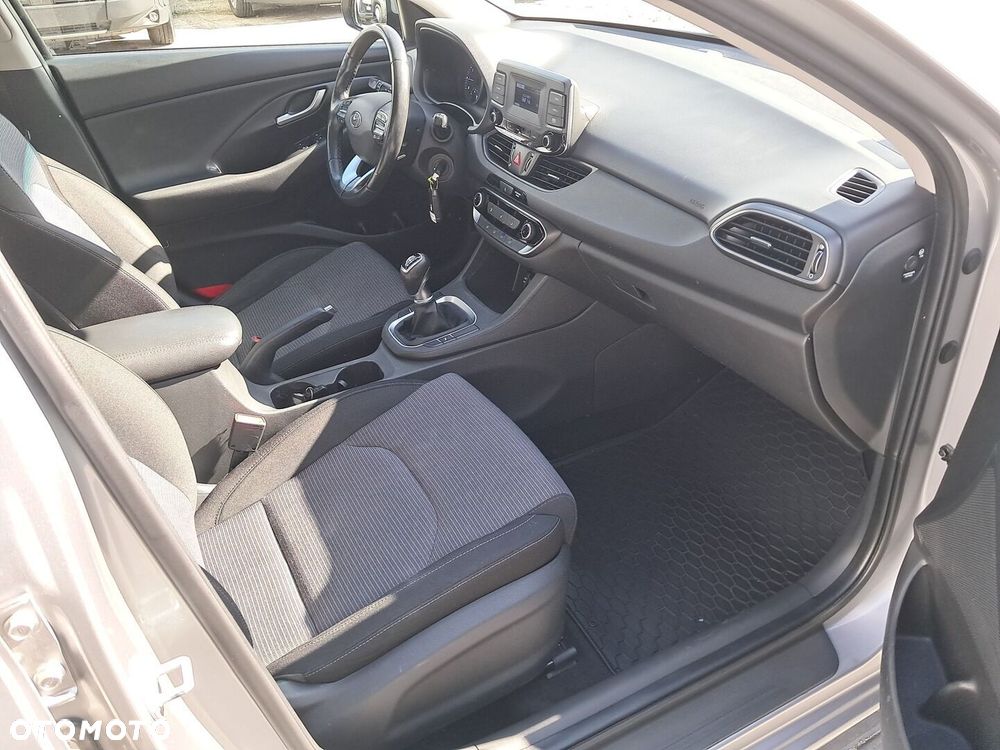 Hyundai i30 1.5 DPI Classic + - 14