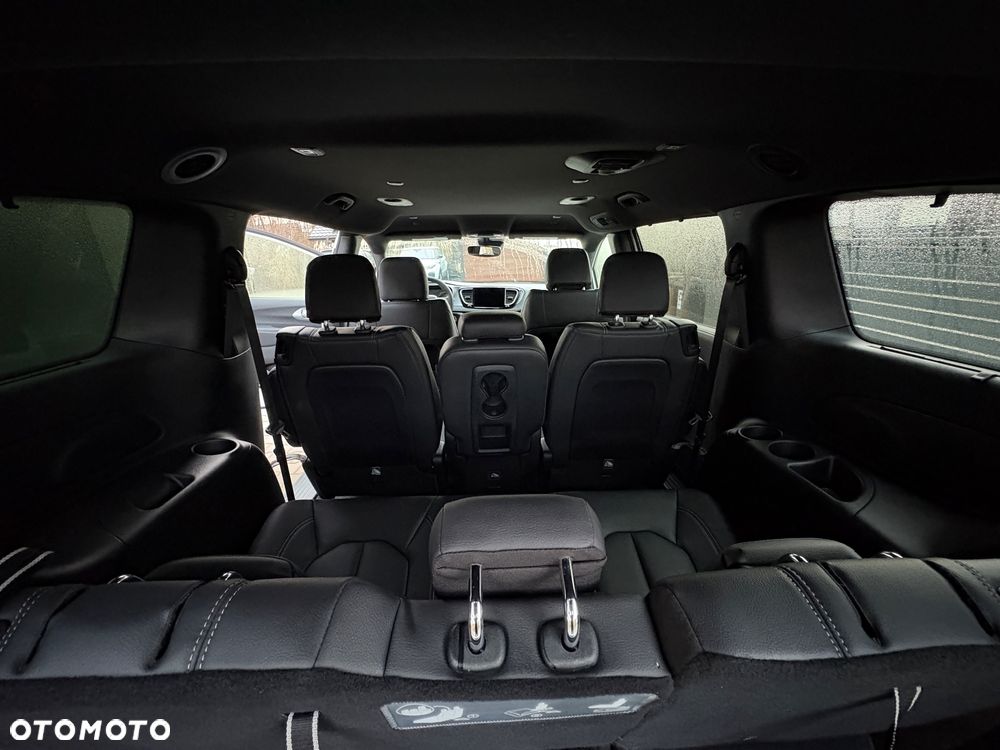 Chrysler Pacifica - 22