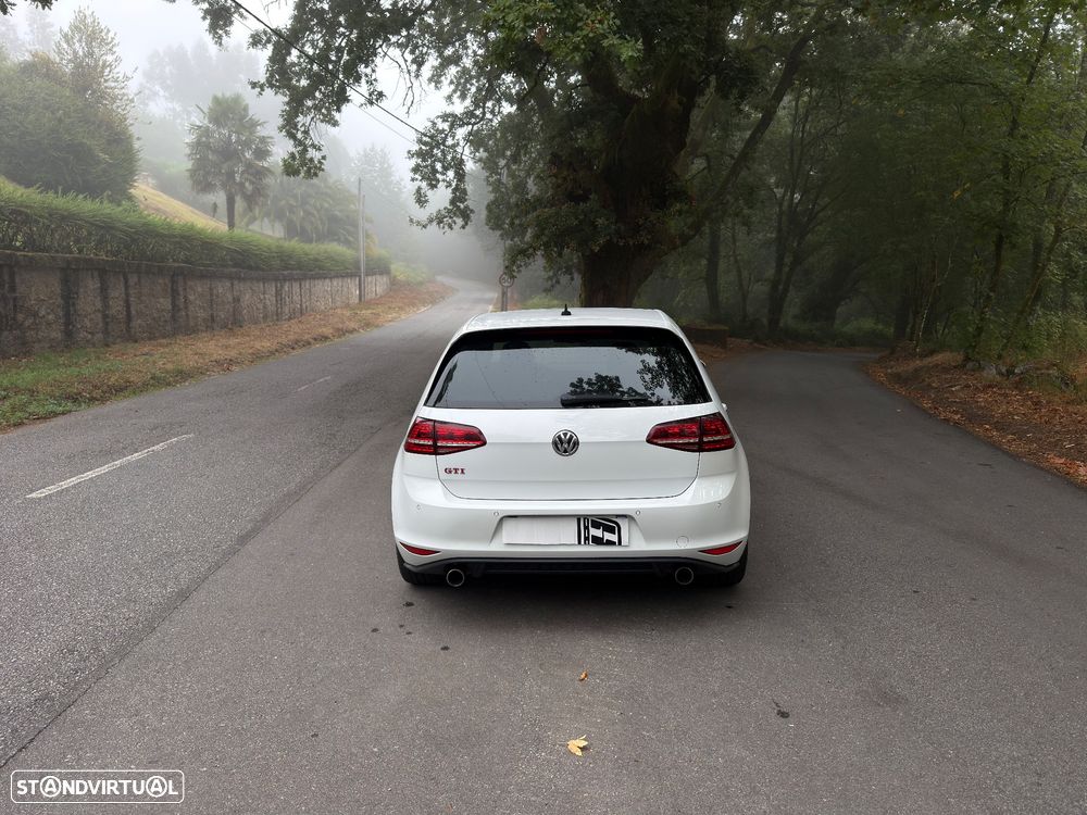 VW Golf 2.0 GTI - 38