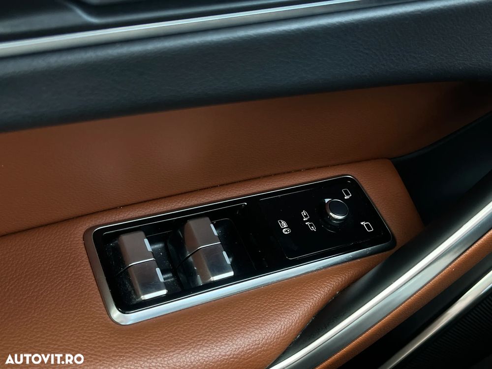 Jaguar F-Pace 25t AWD R-Sport - 26