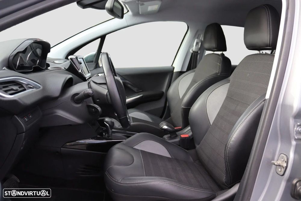 Peugeot 2008 1.2 PureTech Allure EAT6 - 15