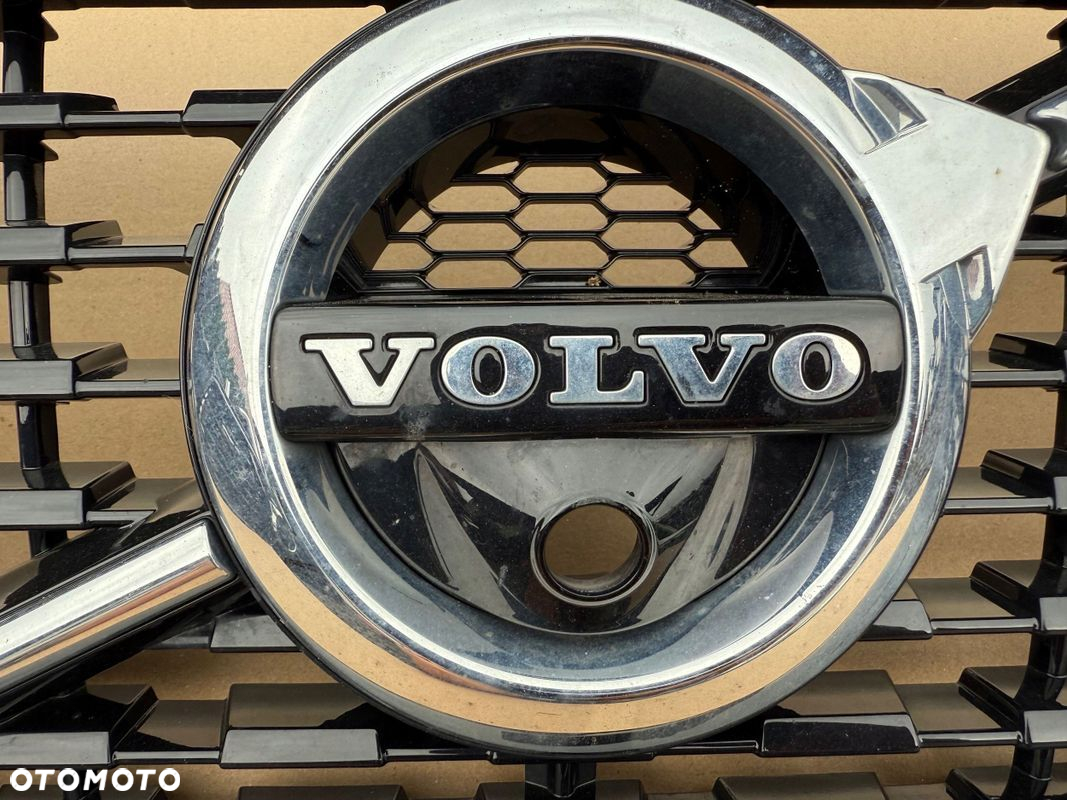 GRILL ATRAPA Volvo XC60 II R DESIGN 2017- IDEALNA ORYGINAŁ - 4