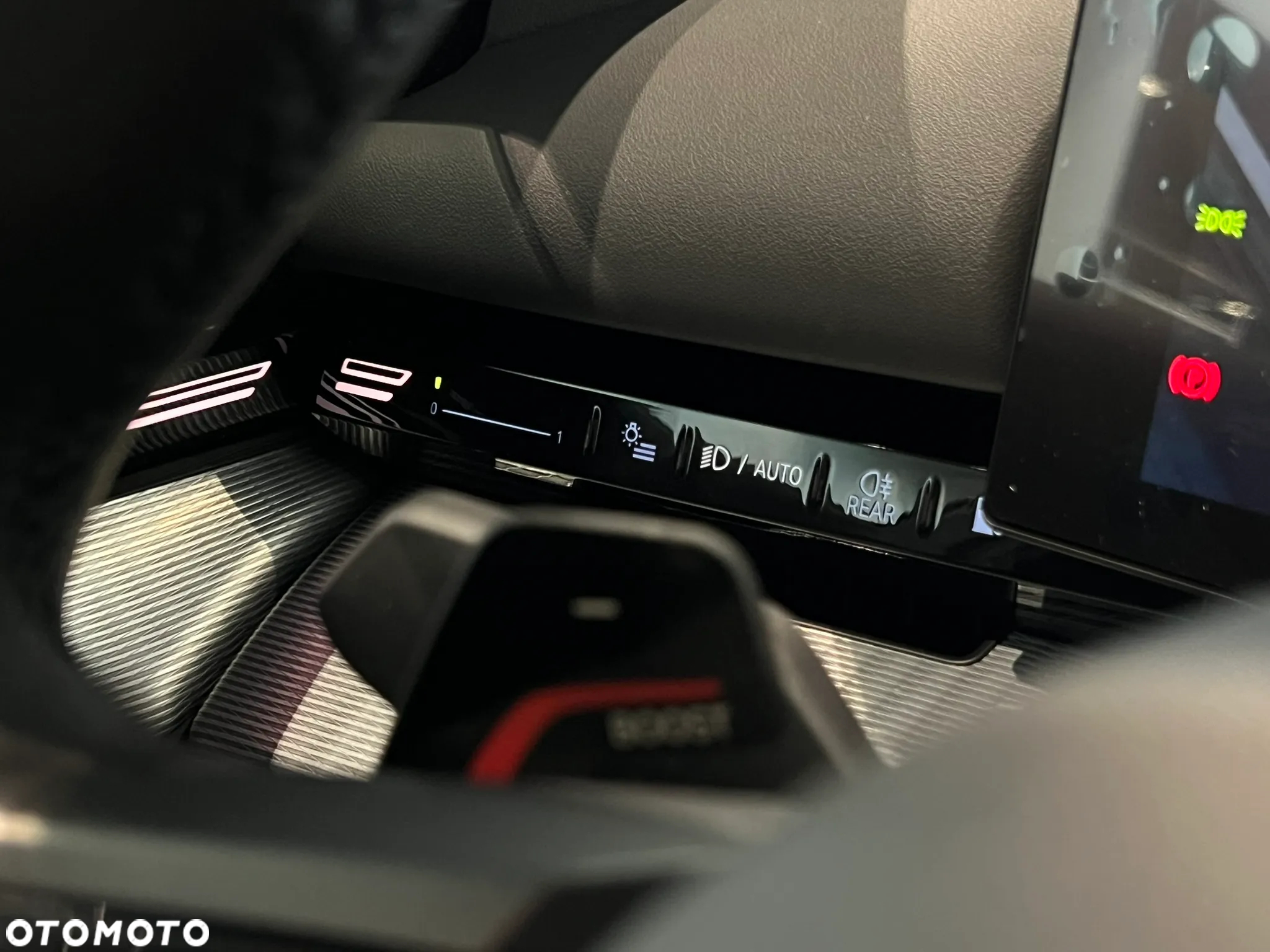BMW Seria 5 530e xDrive PHEV M Sport - 35
