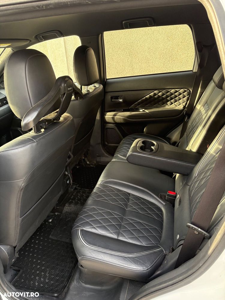 Mitsubishi Outlander PHEV 2.4 L 4X4 Instyle - 7