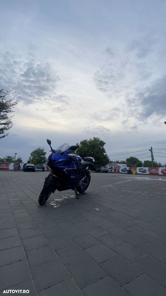 Yamaha YZF - 1