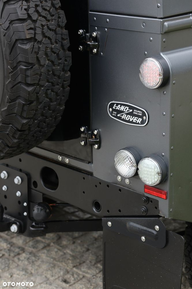 Land Rover Defender 90 2.2 TD4 E - 15