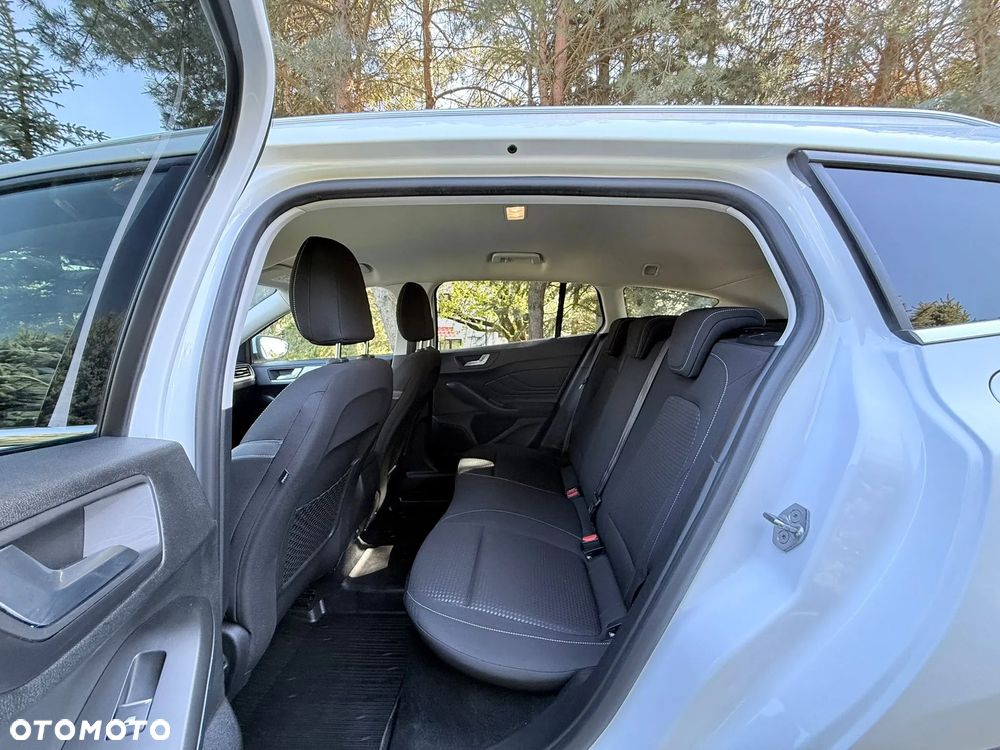 Ford Focus 1.0 EcoBoost Titanium - 24
