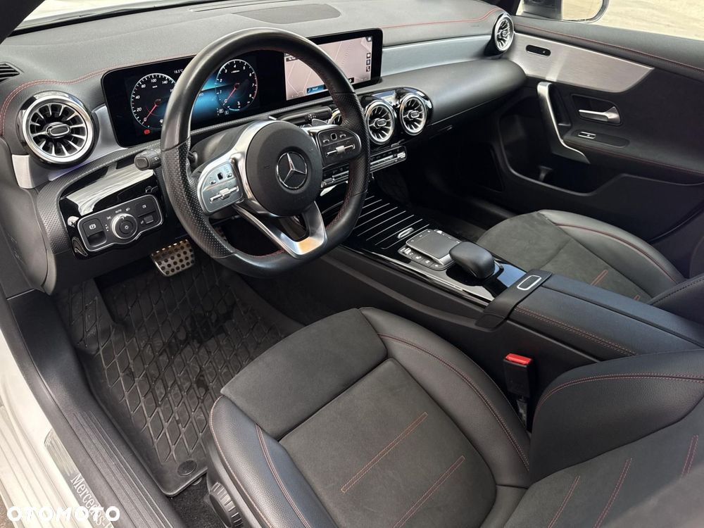Mercedes-Benz CLA 200 7G-DCT AMG Line - 8