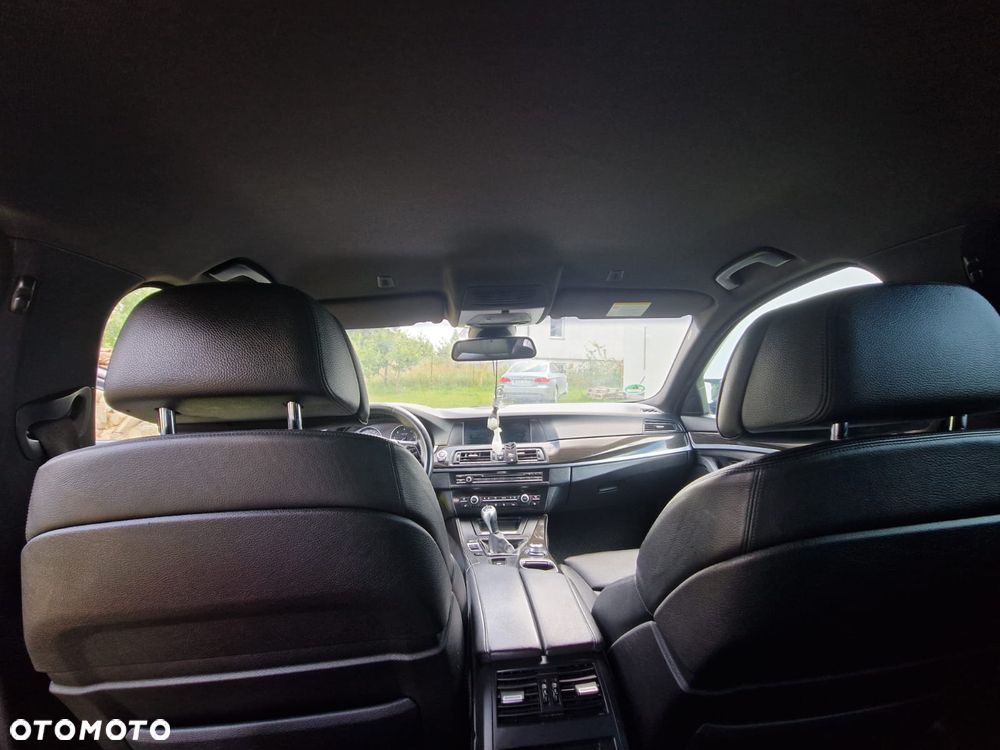 BMW Seria 5 525d - 8