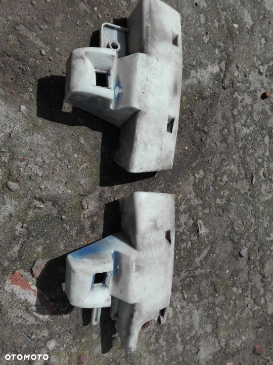 Peugeot 307 hb Ślizg zderzaka prawy tył
