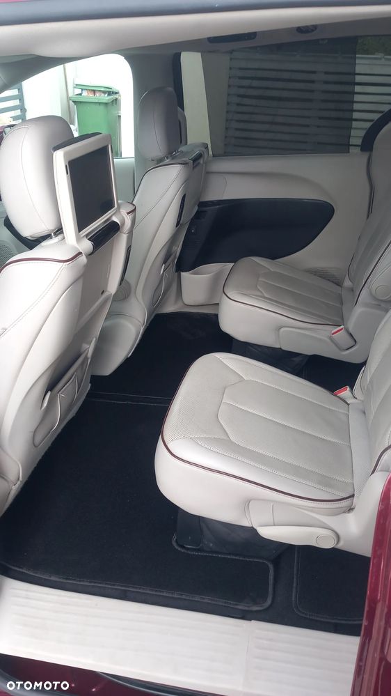 Chrysler Pacifica - 8