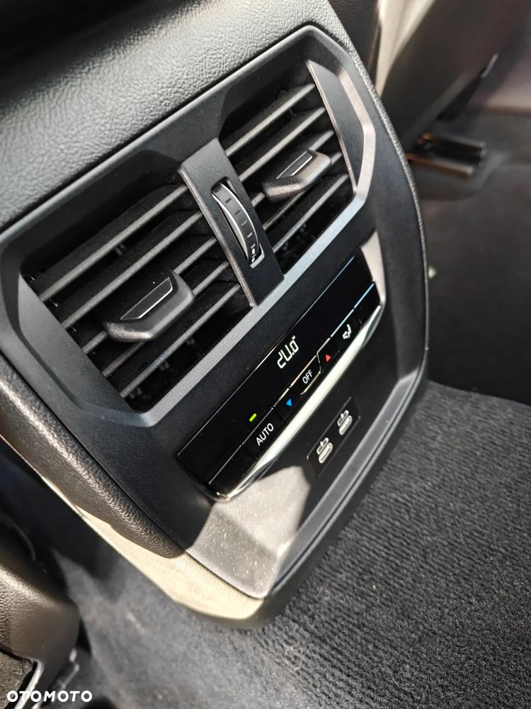 BMW Seria 3 320d xDrive mHEV - 25