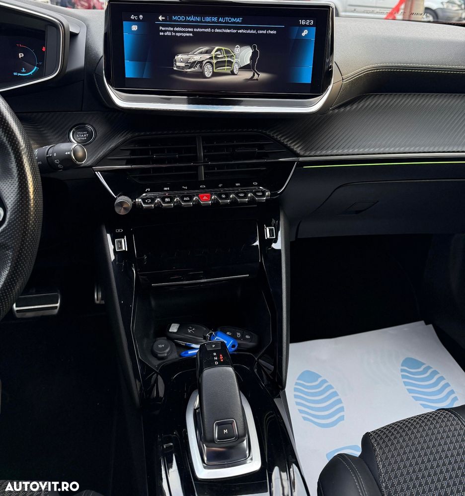 Peugeot 2008 PureTech 130 EAT8 GT Pack - 33