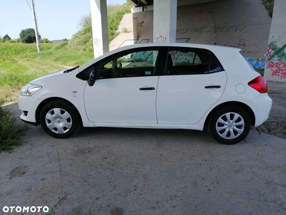 Toyota Auris 1.4 VVT-i Luna - 4