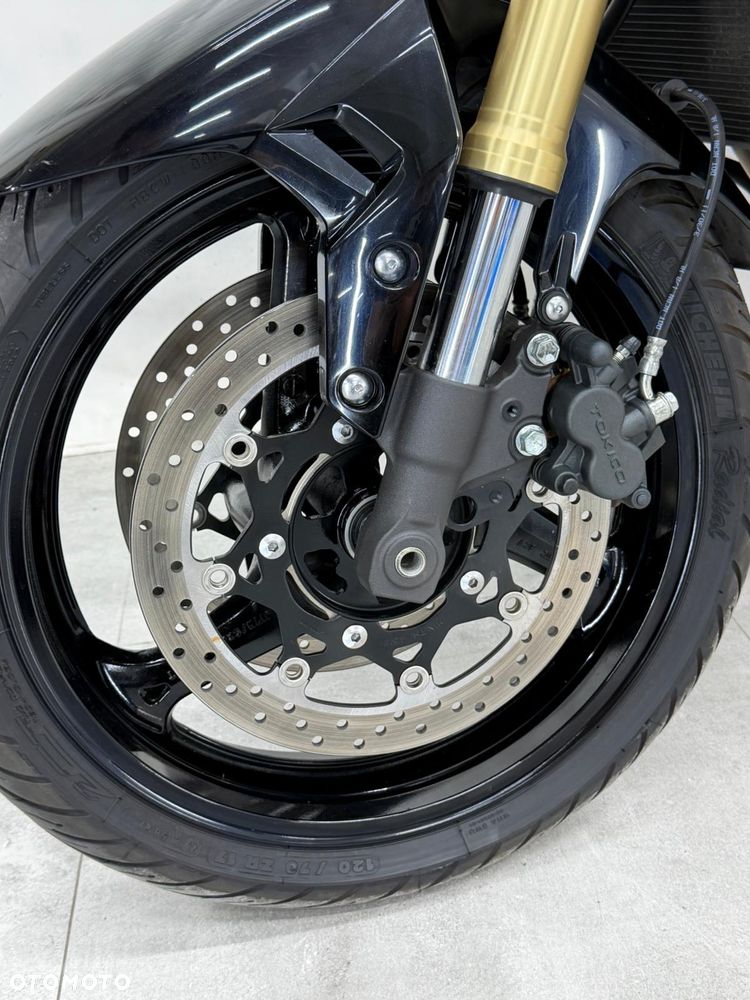 Suzuki GSR - 31