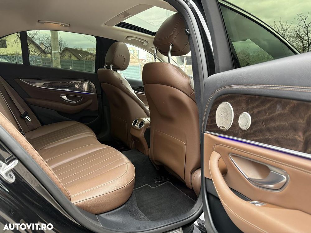 Mercedes-Benz E 300 4MATIC Aut. - 16