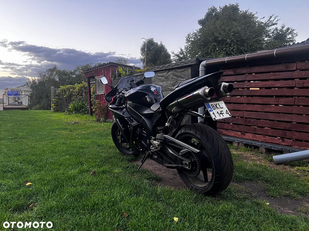 Yamaha R1 - 12