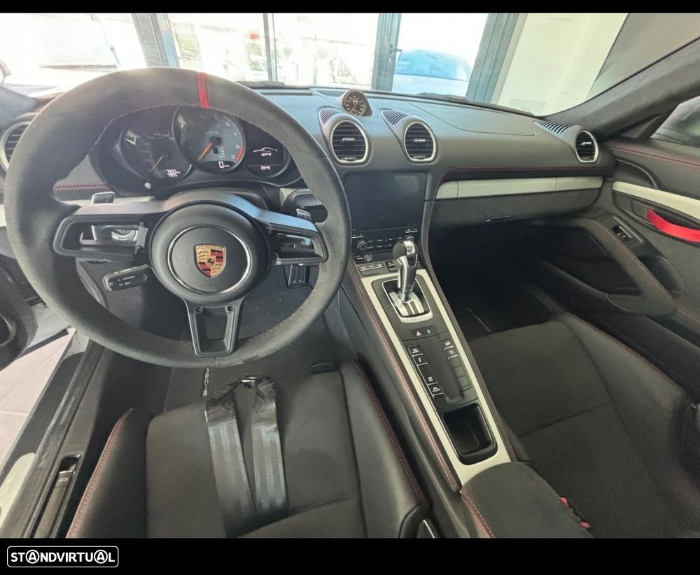 Porsche 718 Cayman GT4 PDK - 5
