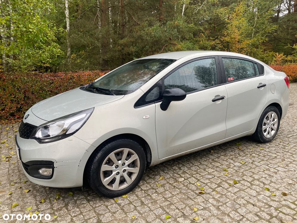 Kia Rio 1.2 L - 4