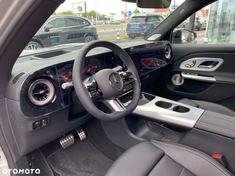 Mercedes-Benz GLB - 10