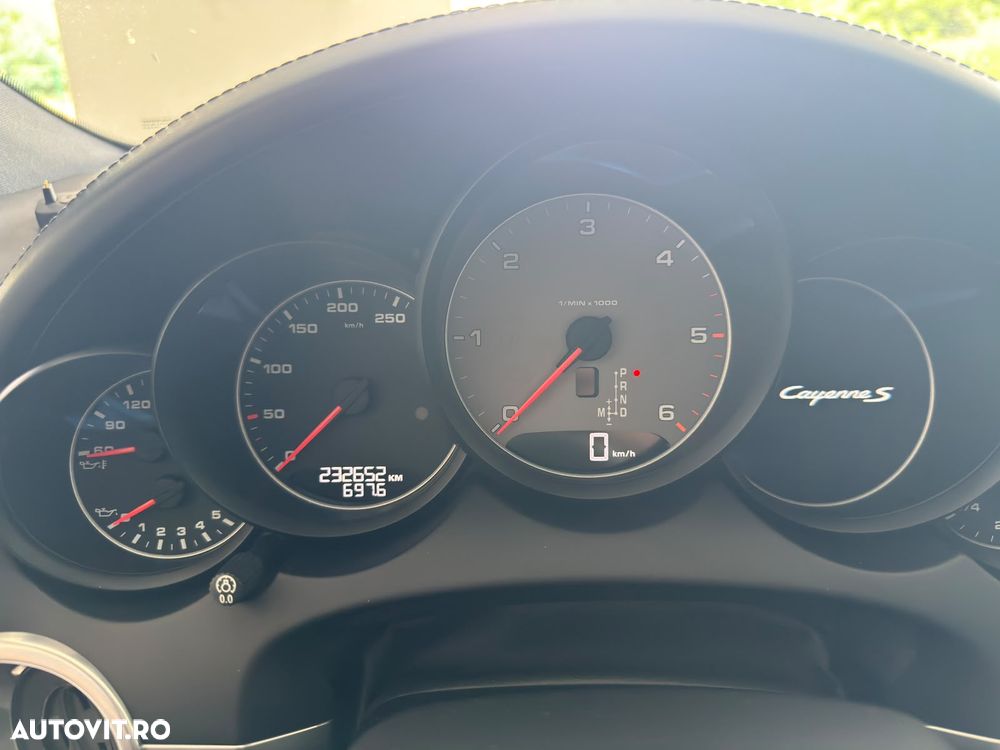 Porsche Cayenne 4.2 L S - 14