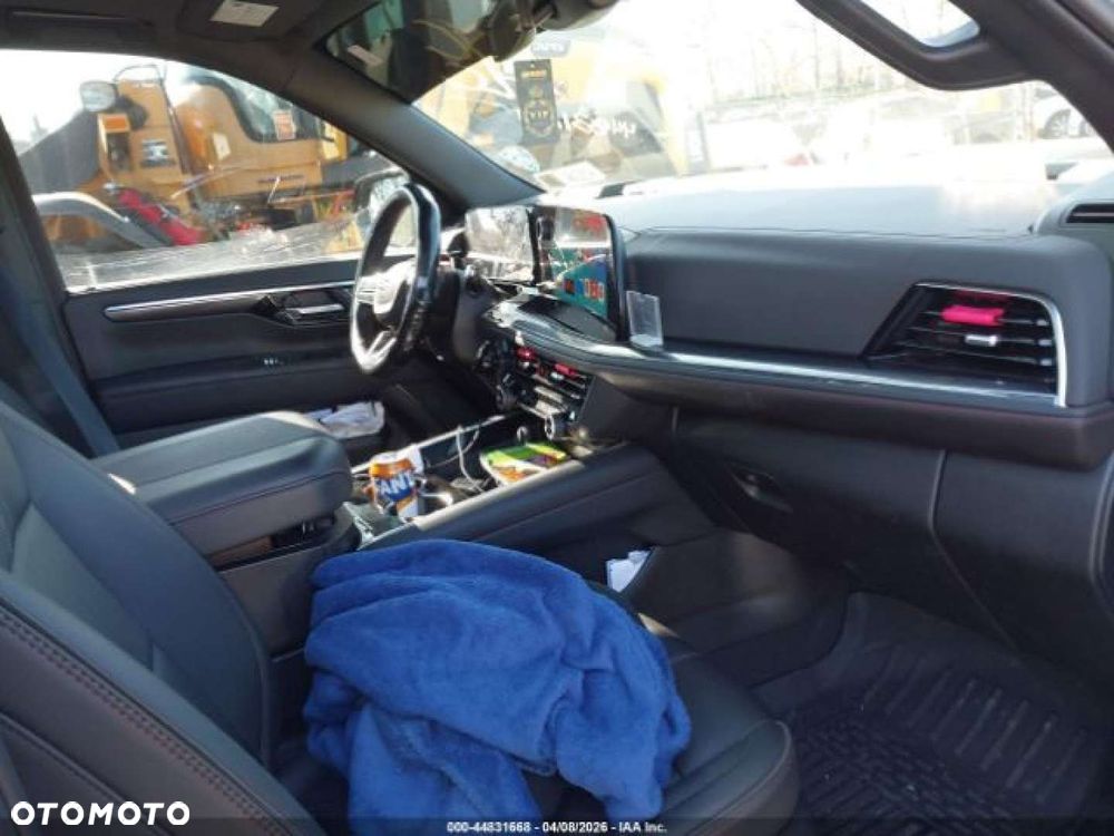 Chevrolet Suburban - 9