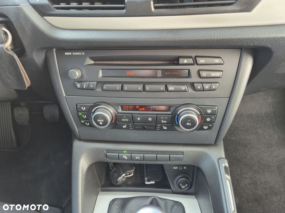 BMW X1 sDrive18i Sport Line - 18