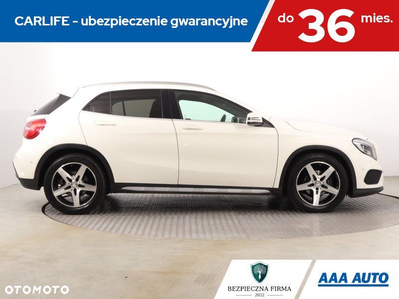 Mercedes-Benz GLA - 8