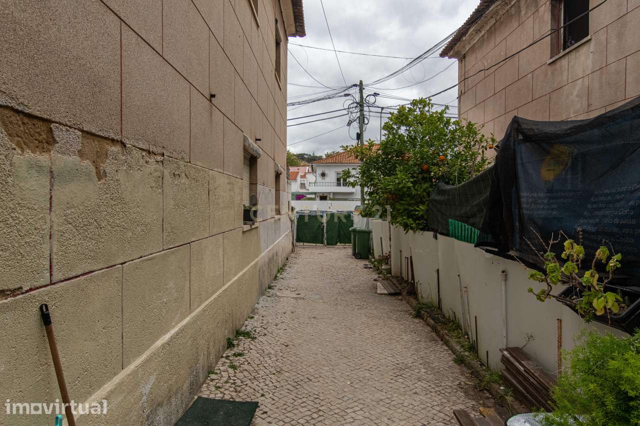 Moradia para remodelação total no Centro da Costa da Caparica - Grande imagem: 5/26