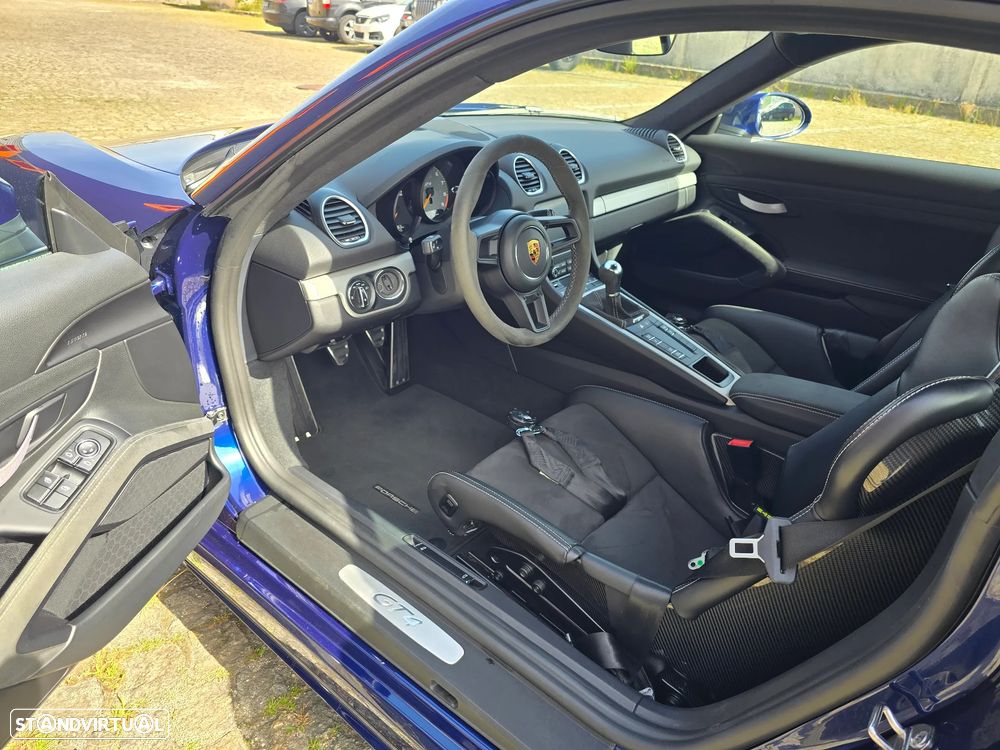 Porsche 718 Cayman GT4 - 8