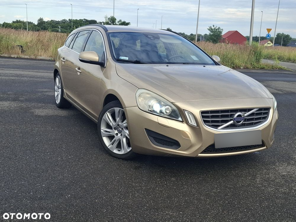 Volvo V60 D3 R-Design - 2