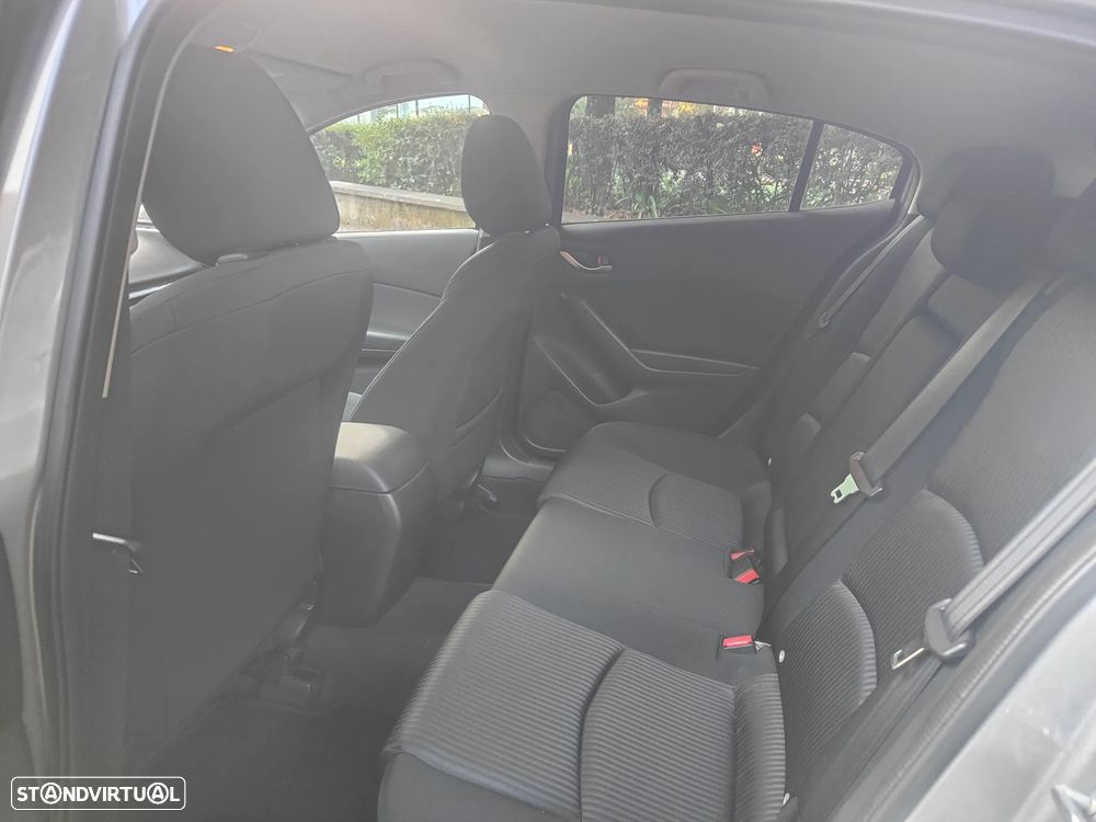 Mazda 3 Hatchback 1.5 Sky-G Evolve HS Navi - 2