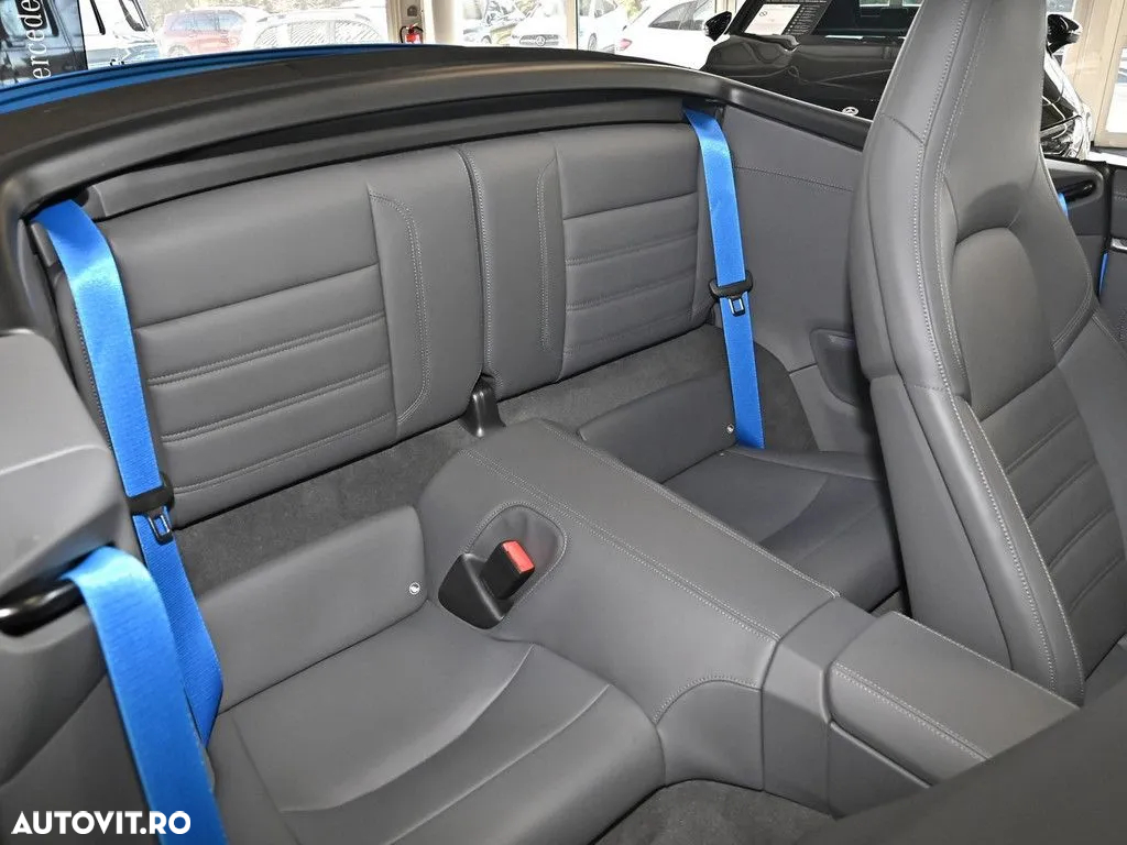 Porsche 911 Carrera 4 PDK - 6