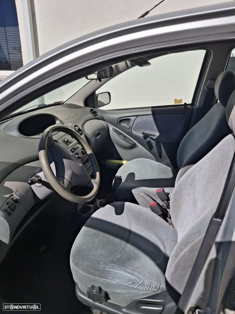 Toyota Yaris 1.0 Base - 4