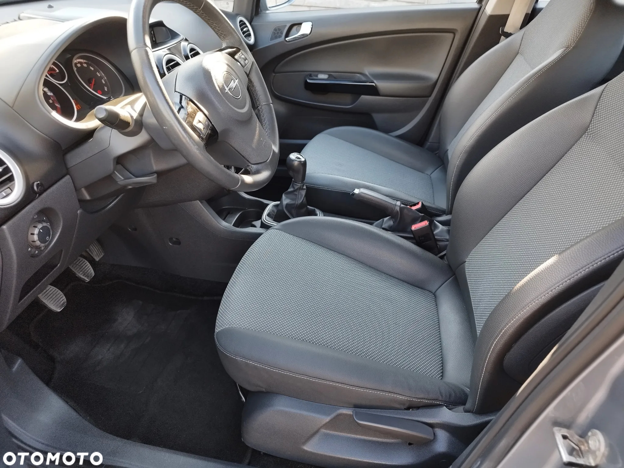 Opel Corsa 1.2 16V Cosmo - 12