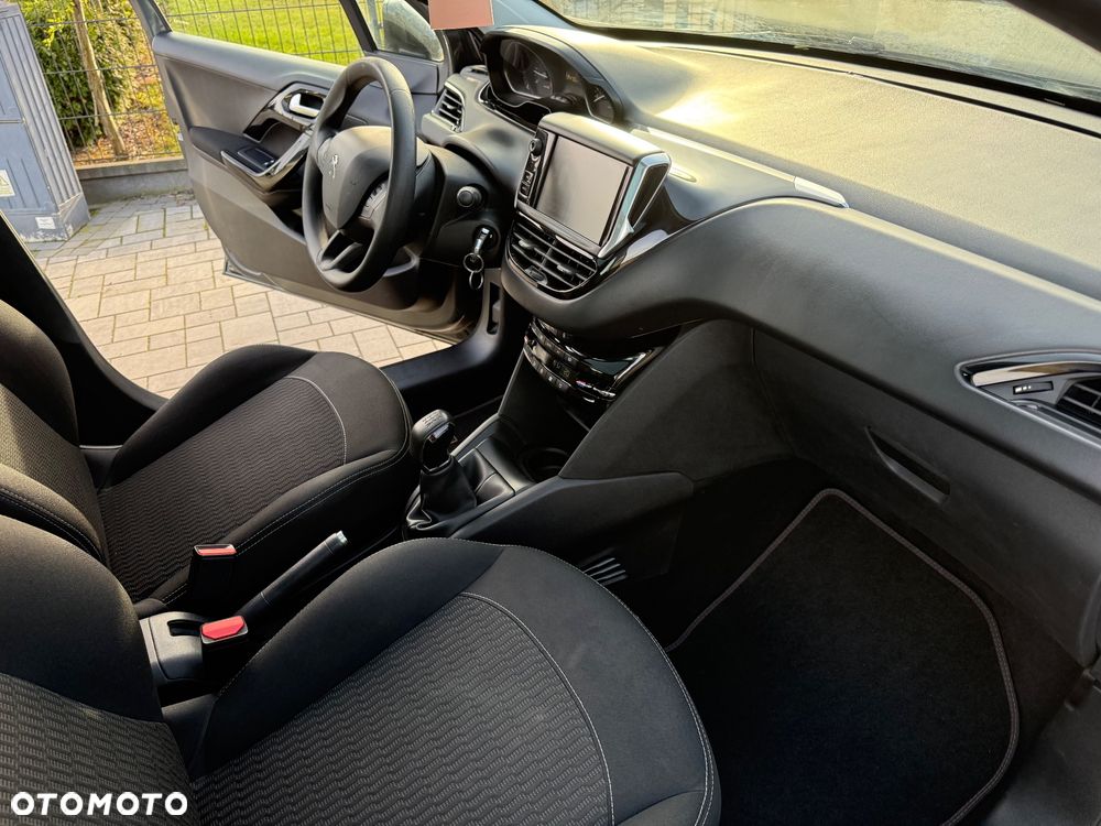 Peugeot 208 PureTech 82 Allure - 12