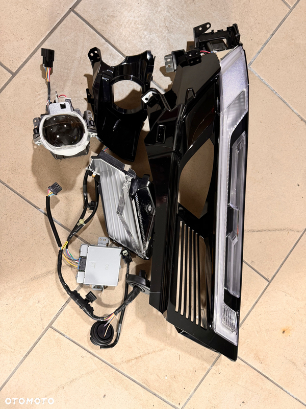 ELEMENTY LAMPY TOYOTA RAV4 V FULL LED PRAWA LUB LEWA