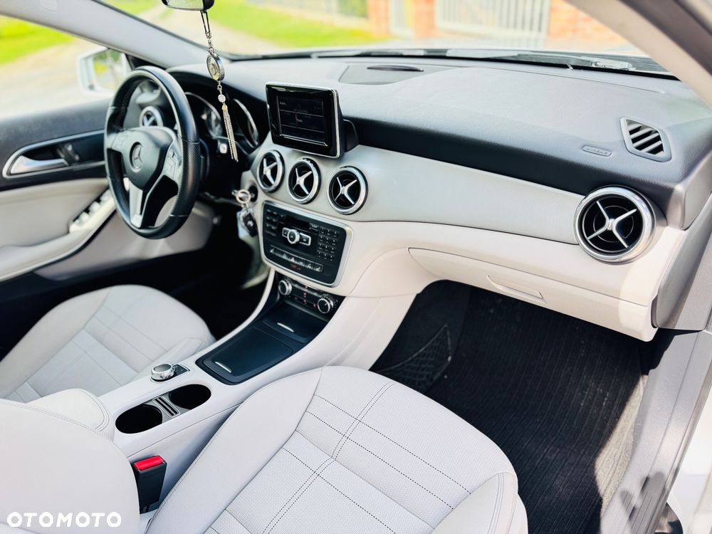 Mercedes-Benz GLA 200 7G-DCT Style - 23