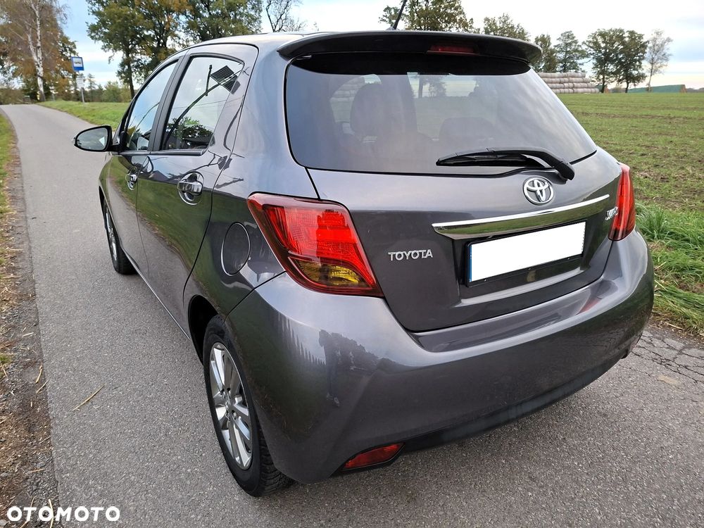 Toyota Yaris 2014 photo 2