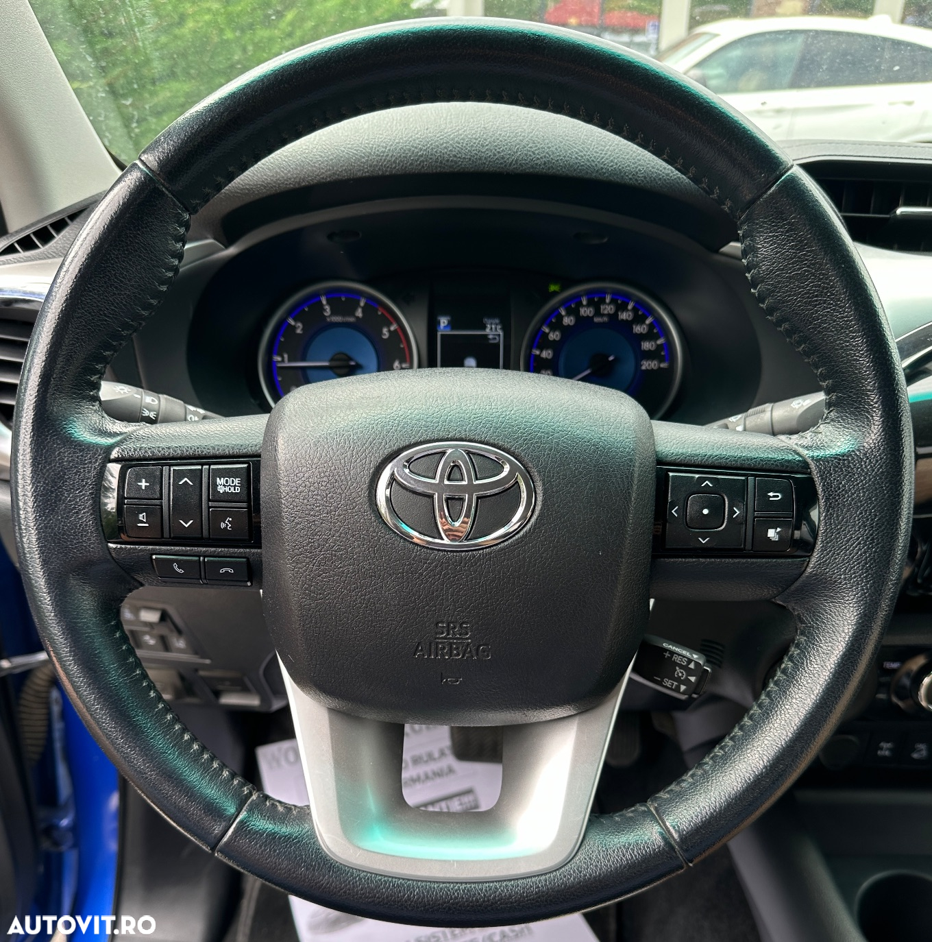 Toyota Hilux - 36