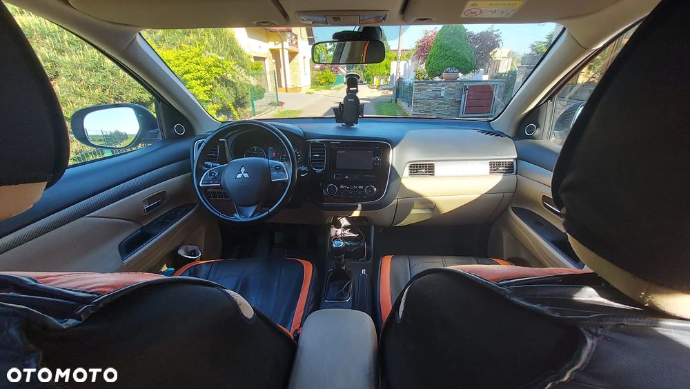 Mitsubishi Outlander 2.2 DID Intense + - 11