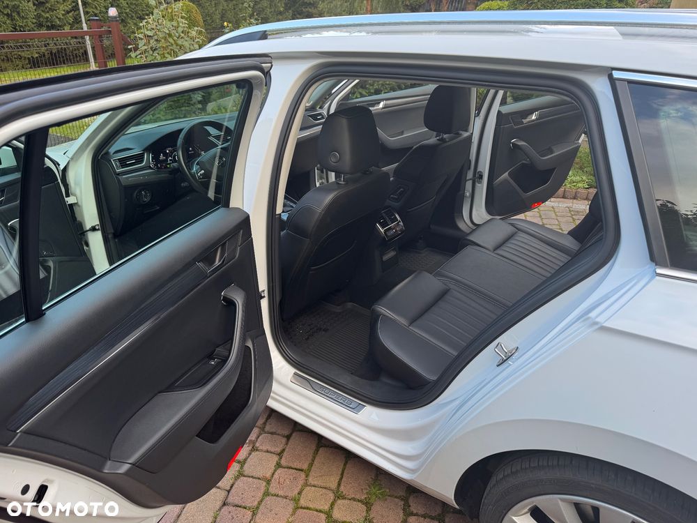 Skoda Superb 2.0 TDI DSG Premium Edition - 24