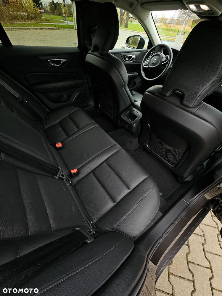 Volvo V60 B4 B Plus Dark - 38