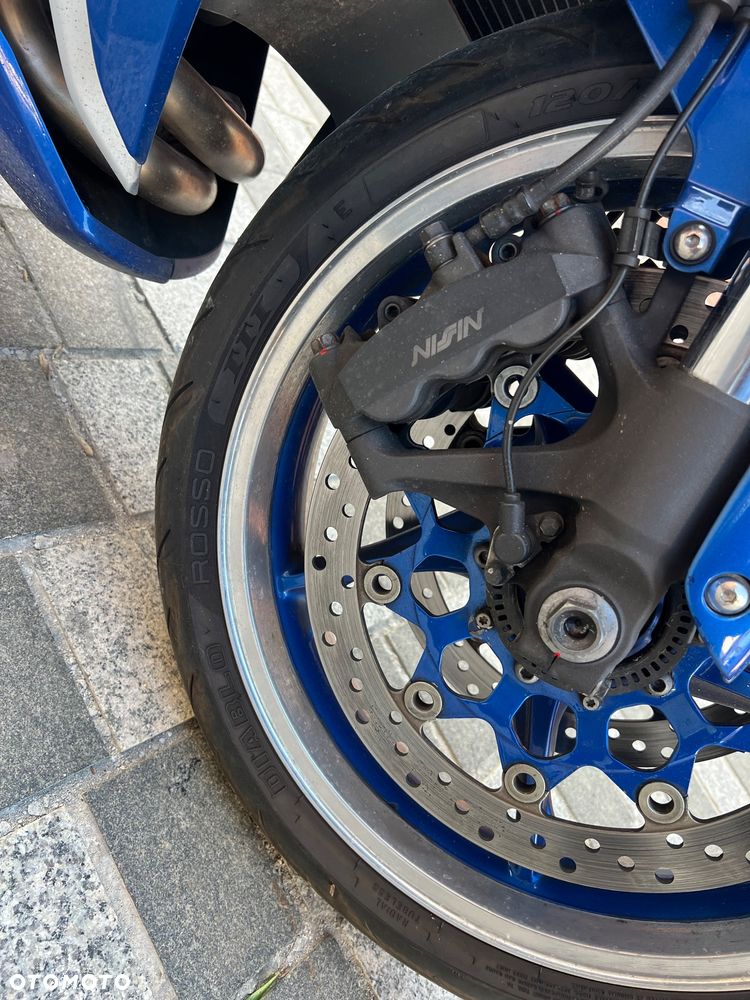Honda VFR - 13