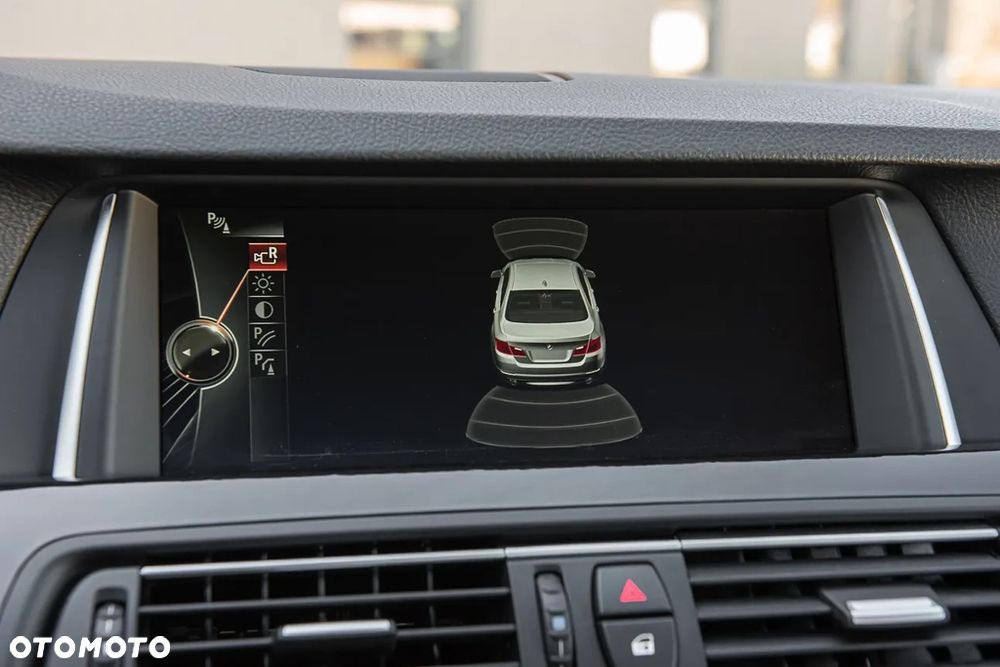 BMW Seria 5 525d Sport-Aut Luxury Line - 23