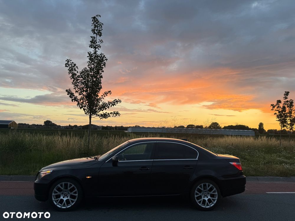 BMW Seria 5 523i - 7