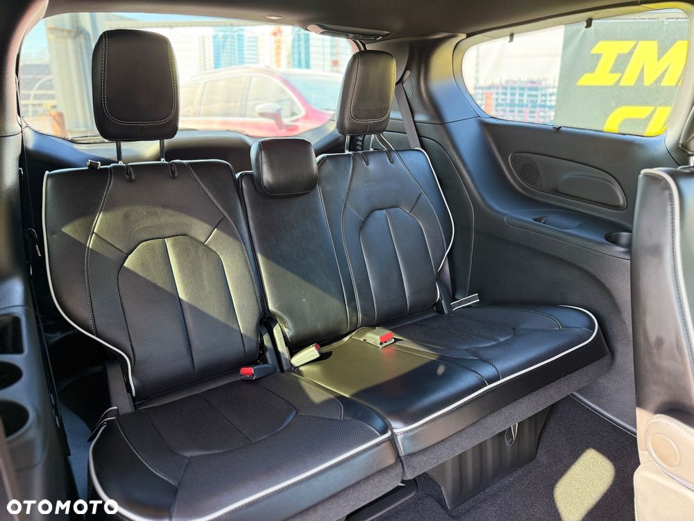 Chrysler Pacifica - 21